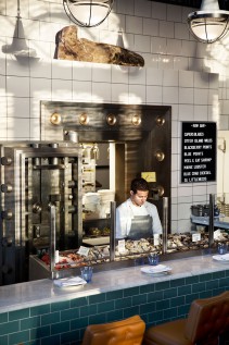 raw-bar-sunset
